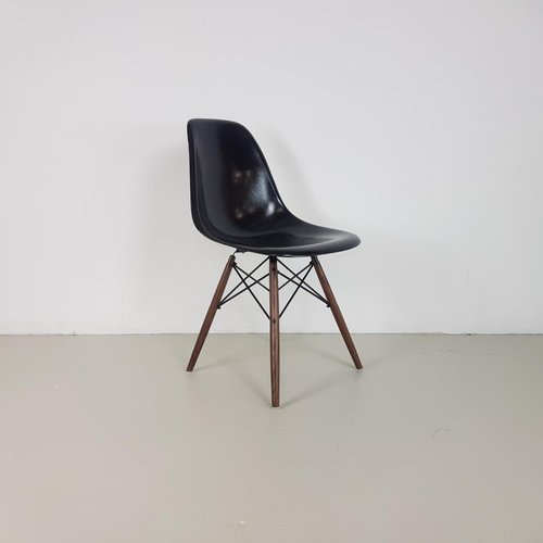 DSW Side Chair in Black by Eames Herman Miller for sale at Pamono