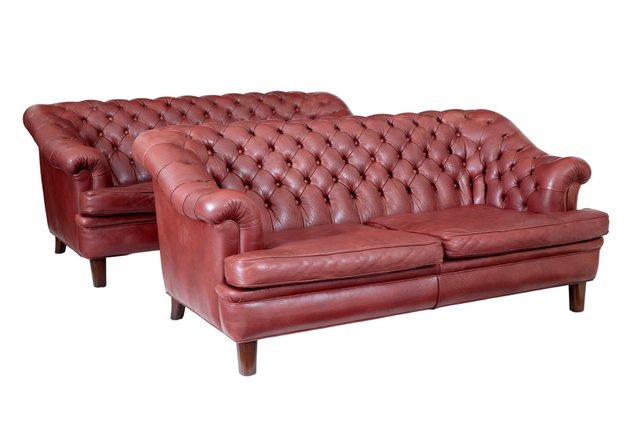 Mid Century Chesterfield Sofas In, How To Tell If Leather Furniture Is Good Quality
