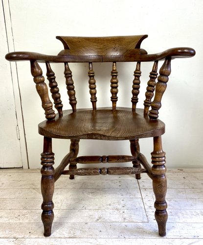 Antique English Elm Wood Windsor Captains Chair 1900s for sale at