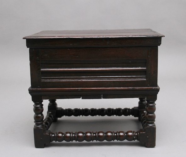 Early 18th Century Oak Box Stool for sale at Pamono