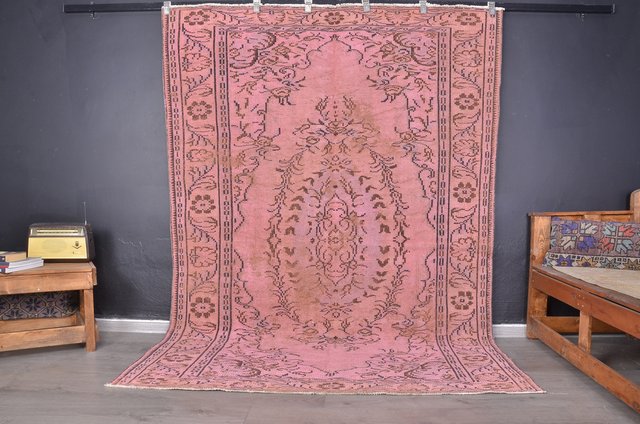 Pink Pattern Rug Traditional Modern and Traditional Hot Pink Wool Area Rug for sale at Pamono