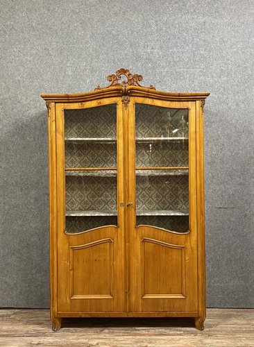 Light 2024 wood hutch
