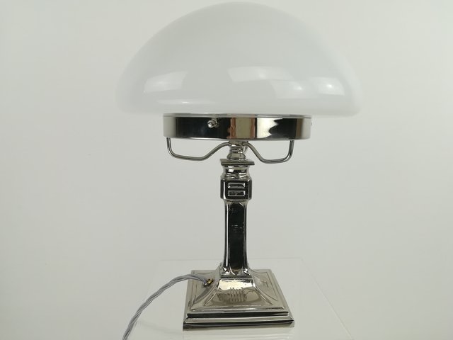 Verchromte Vintage Damenlampe 1930er Bei Pamono Kaufen verchromte-vintage-damenlampe-1930er-bei-pamono-kaufen