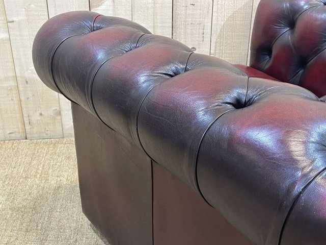 Silla Chesterfield de cuero rojo, años 80 en venta en Pamono