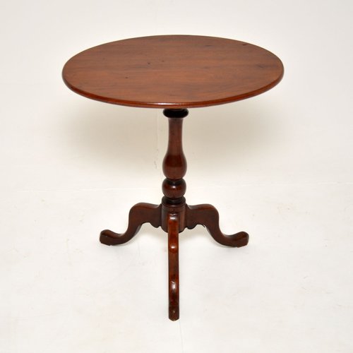 Antiker georgischer dreibeiniger Beistelltisch bei Pamono kaufen Antiker georgischer dreibeiniger Beistelltisch bei Pamono kaufen