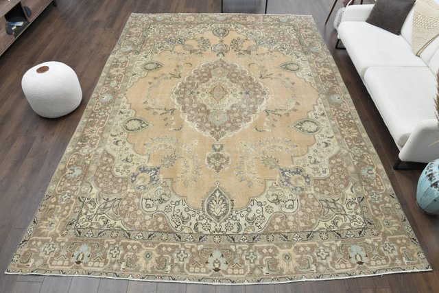 Antique Turkish Wool Area Rug for sale at Pamono