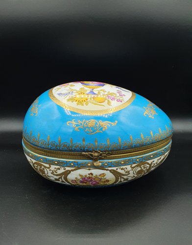 Große Eiförmige Sèvres Porzellan Box bei Pamono kaufen