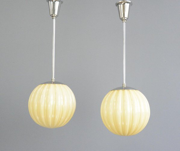 Schwedische Art Deco Kugelleuchten, 1920er, 2er Set bei Pamono kaufen