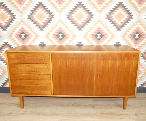 Credenza piccola in teak, anni '60 in vendita su Pamono