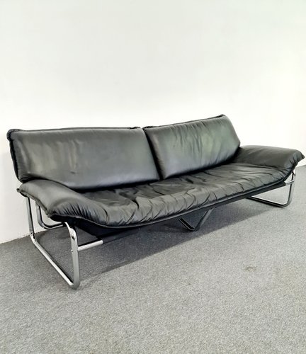 hav det sjovt hjælpemotor fortvivlelse Mid-Century Black Leather Sofa by Johan Bertil Häggström, 1980s for sale at  Pamono