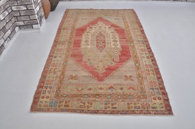 Antique Anatolian Turkish Living Room Area Rug for sale at Pamono