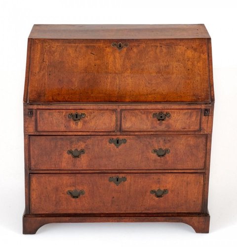 bureau dresser Belmar - 9 Drawer plane and apply the rich finishes that give these treasures timeless appeal in your home Antique Dresser / Bureau -