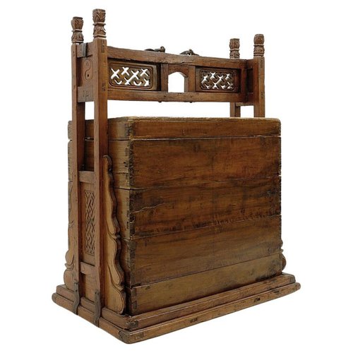Antique Asian Chinese Dowry Trunk, 1900s for sale at Pamono