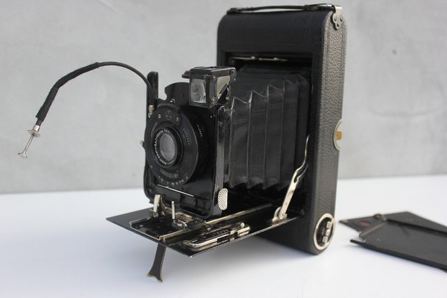 Appareil Photo Pliant Ernemann 9x12cm – Vintage Collection