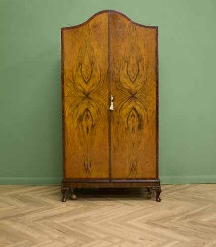 Britischer Art Deco Wurzelholz Kleiderschrank, 1930er bei Pamono kaufen