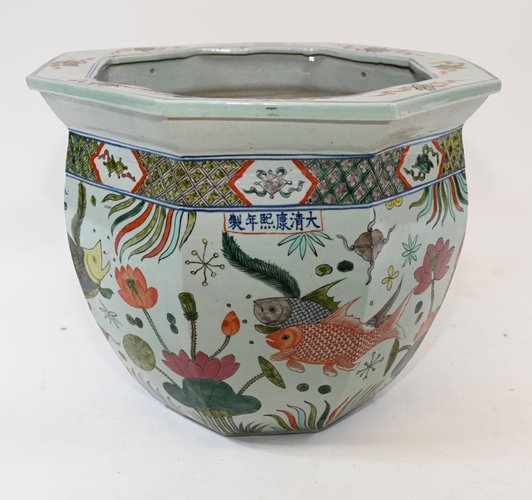Chinese Qianlong Porcelain Planter for sale at Pamono