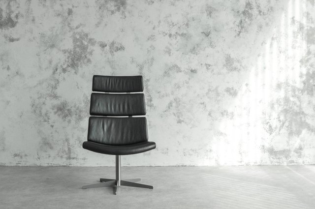 Skipper Swivel Chair in Black