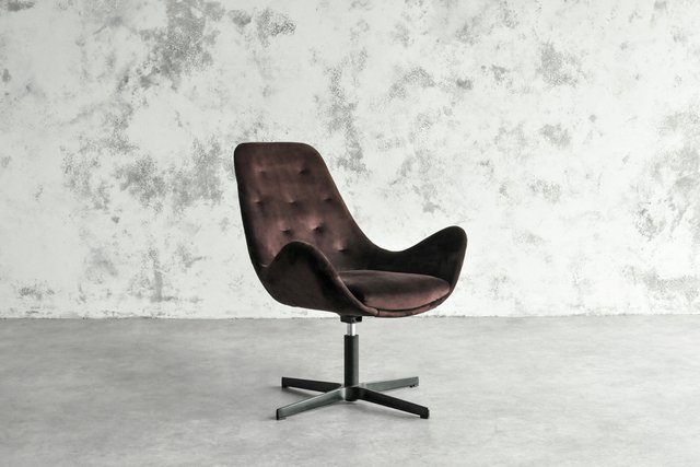 Vintage Swivel Lounge Chair for sale at Pamono