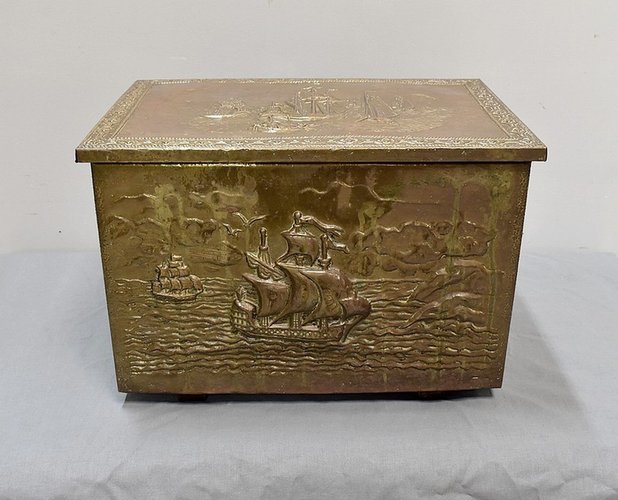 Embossed Brass Box, 1920s for sale at Pamono
