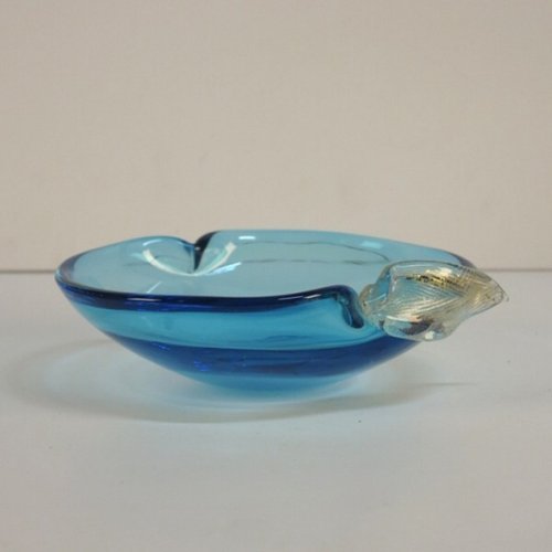https://cdn20.pamono.com/p/s/1/5/150237_u8osxofrlt/italian-blue-murano-glass-bowl-1950s.jpg