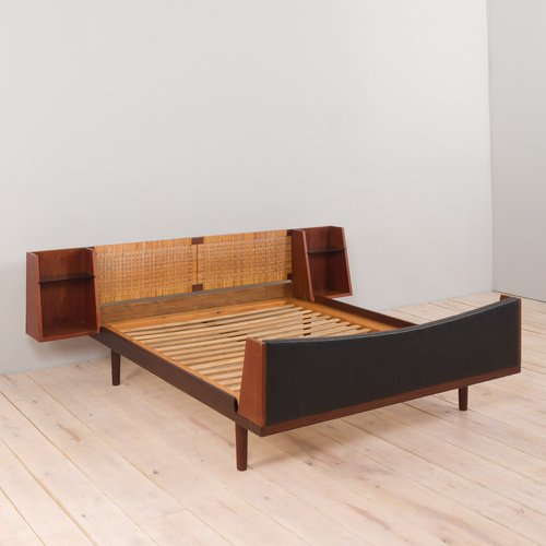 Queen Size Bett aus Teak & Rohrgeflecht von Hans Wegner, 1960er bei ...