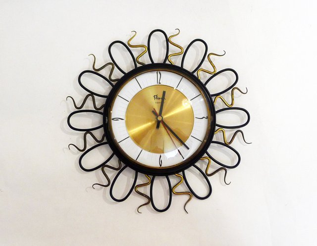Reloj de pared con decoraci n de hierro forjado en negro y dorado