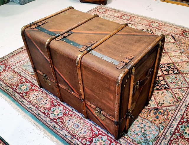 Vintage Luggage Trunk in Copper for sale at Pamono