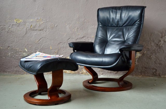 Vintage Norwegian Lounge Chair Ottoman from Ekornes 1980s Set of 2 for sale at Pamono