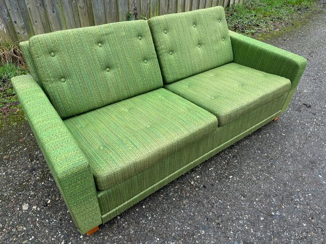 Retro on sale green couch