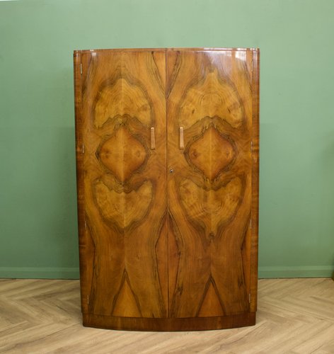 Britischer Art Deco Kleiderschrank aus Wurzelholz, 1930er bei Pamono kaufen
