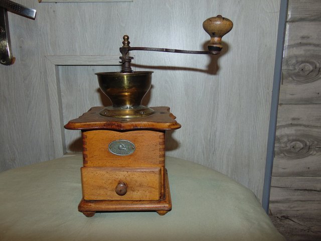 Vintage wooden cheap coffee grinder