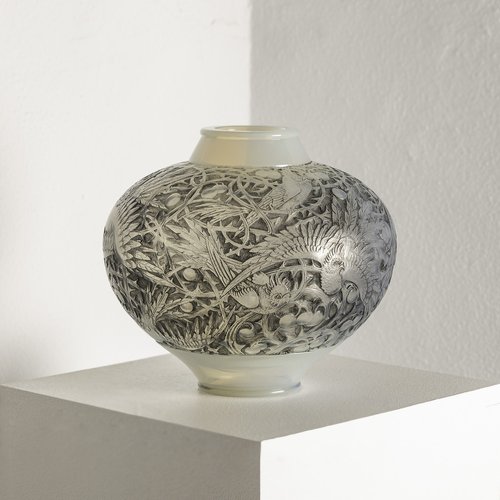 Opalescent Aras No. 919 Vase by René Lalique, 1920s for sale at Pamono