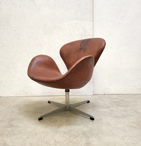 First Edition Swan Chair by Arne Jacobsen for Fritz Hansen 1950s