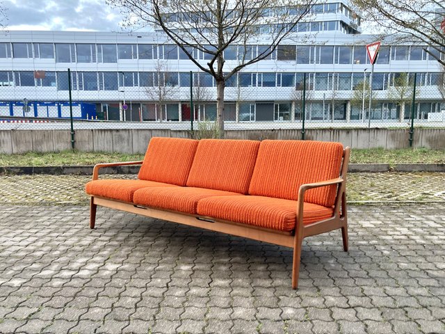 60s Daybed in Sulphur Poppies