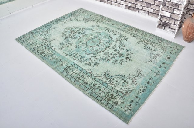 Antique Turkish Handwoven Rug for sale at Pamono