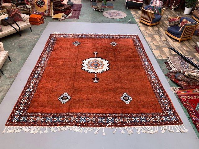 ◉Moroccan Rug◉　184cm×153cm　vintage　ベルベル人 Large Vintage Moroccan Rug for sale at Pamono