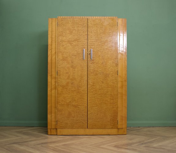 Britischer Art Deco Kleiderschrank aus Vogelaugen-Ahorn, 1930er bei ...