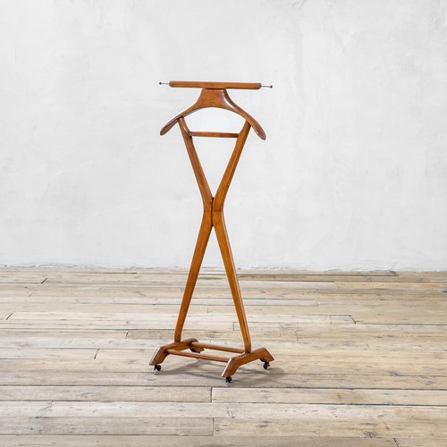Perchero de madera con ruedas hotsell