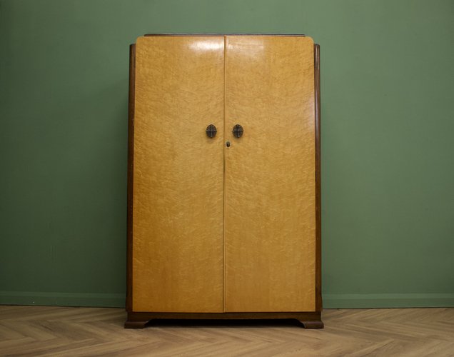 Britischer Art Deco Kleiderschrank aus Vogelaugenahorn, 1940er bei ...