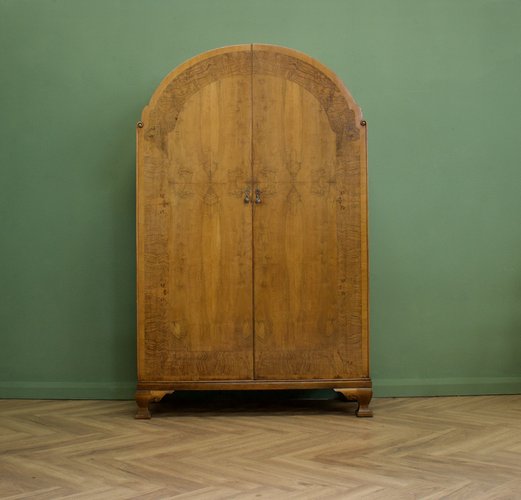 Britischer Art Deco Kleiderschrank aus Wurzelholz, 1930er bei Pamono kaufen