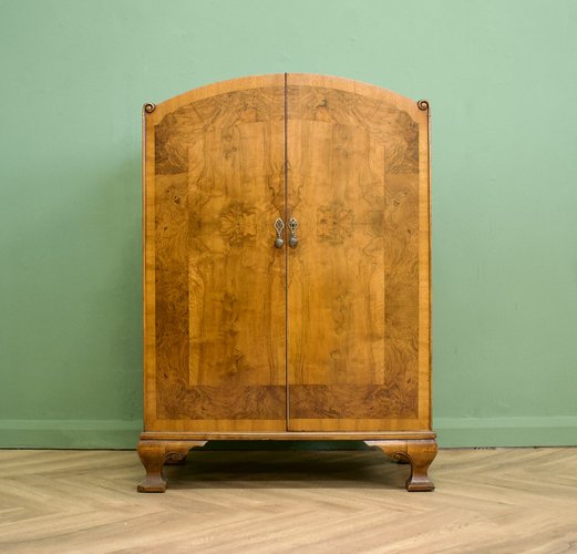 Britischer Art Deco Leinen Schrank aus Wurzelholz, 1930er bei Pamono kaufen
