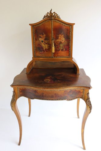 antique ladies dressing table How an Antique Dressing Table Can Add a Timeless Feel
