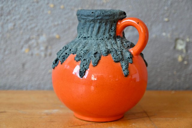 vase-in-fat-lava-from-roth-