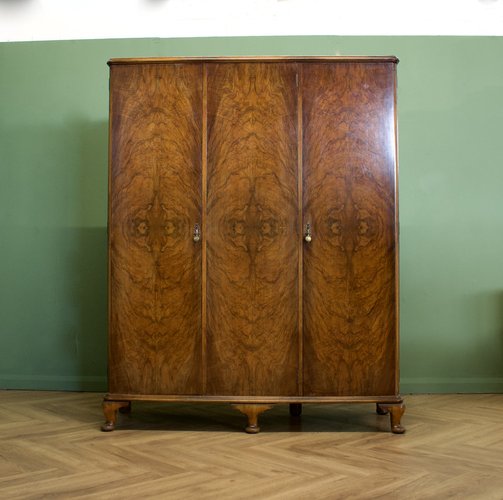Britischer Art Deco Kleiderschrank aus Wurzelholz, 1930er bei Pamono kaufen