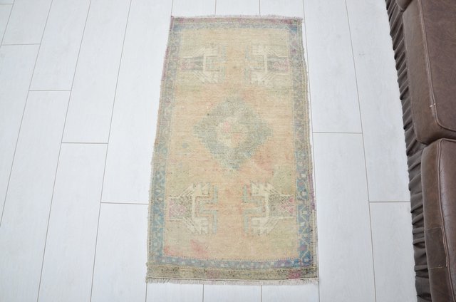 Small Turkish Handmade Rug, 1960s for sale at Pamono