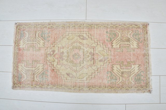 Small Turkish Handmade Wool Rug, 1960s for sale at Pamono