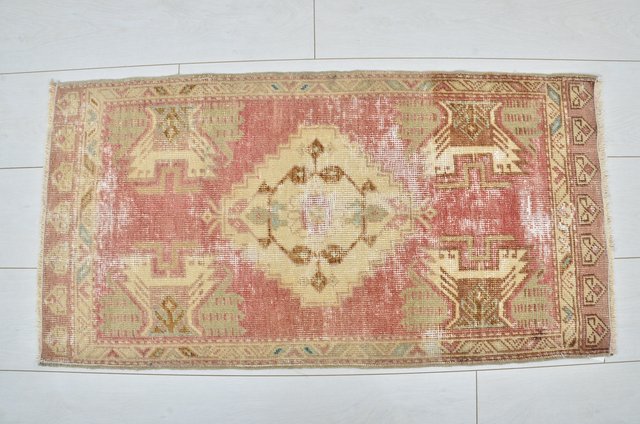 Small Turkish Handmade Wool Rug, 1960s for sale at Pamono