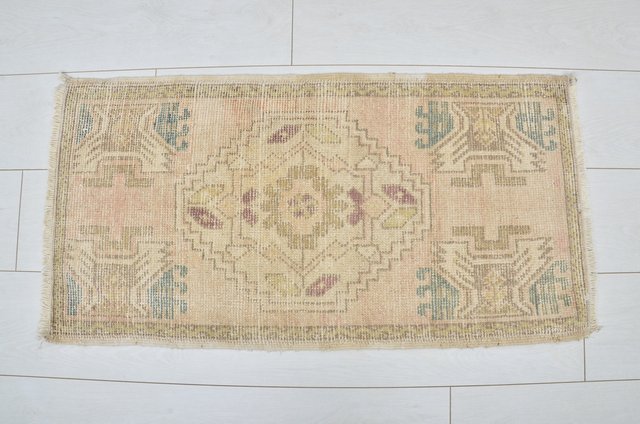 Small Turkish Handmade Wool Rug, 1960s for sale at Pamono