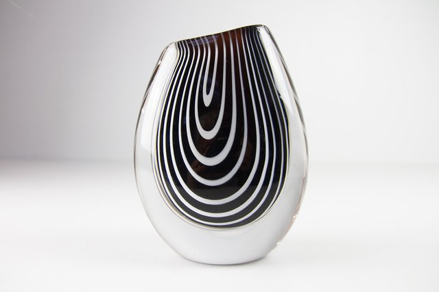 Zebra Glass Vase by Vicke Lindstrand for Kosta, 1950s for sale at