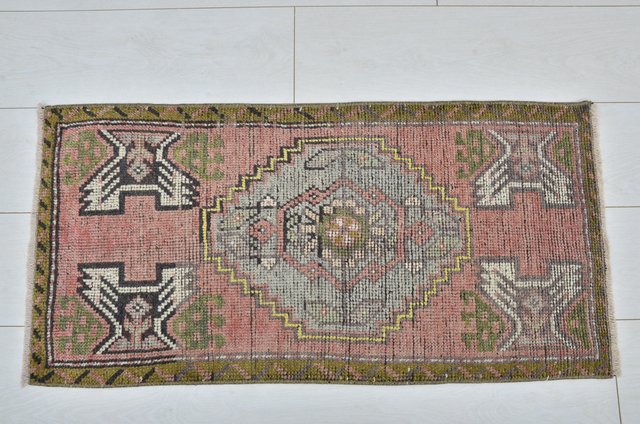 Small Turkish Handmade Wool Rug, 1960s for sale at Pamono